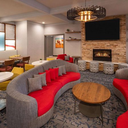 Hampton Inn Pullman Bagian luar foto