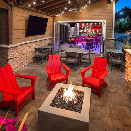 Hampton Inn Pullman Bagian luar foto