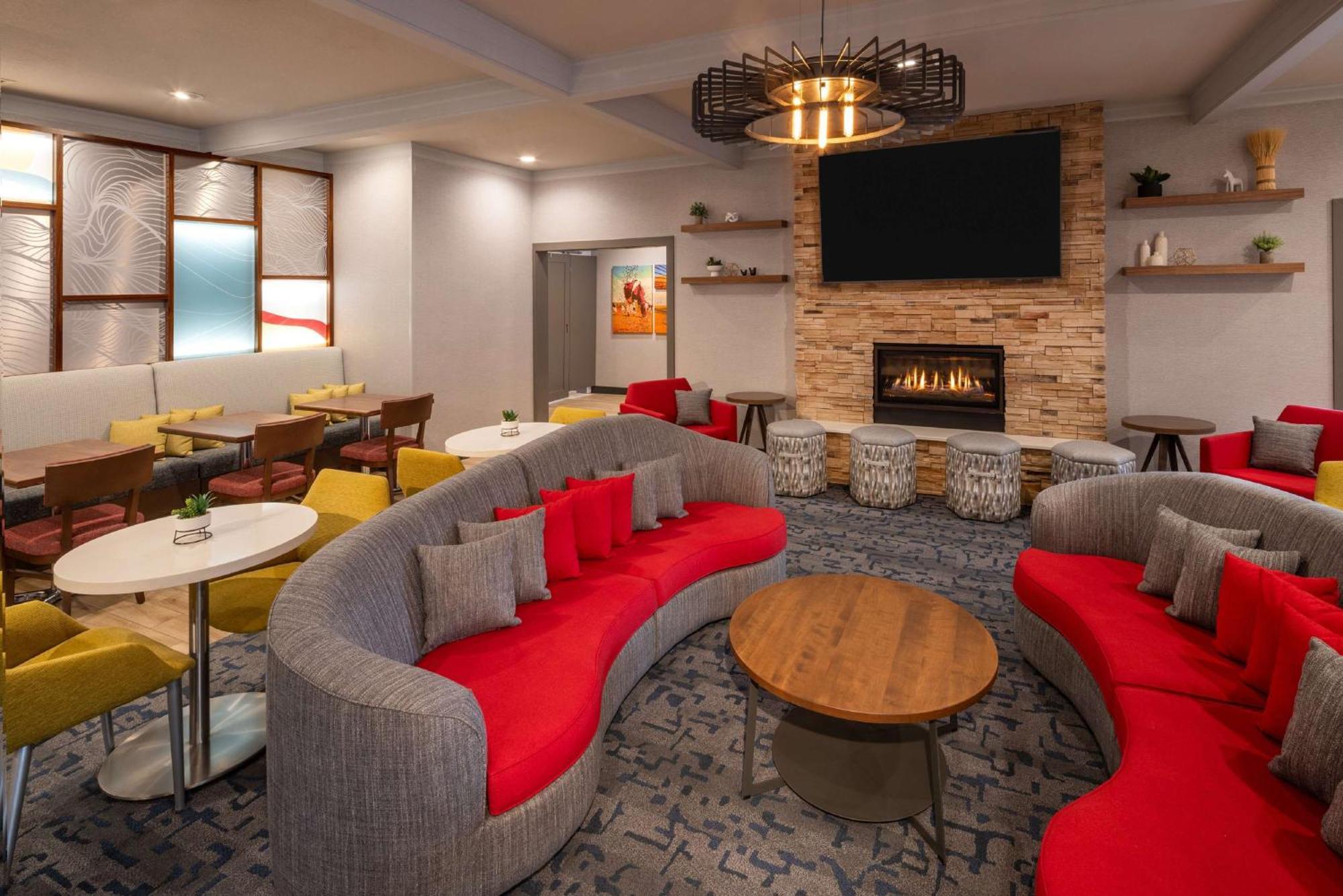 Hampton Inn Pullman Bagian luar foto