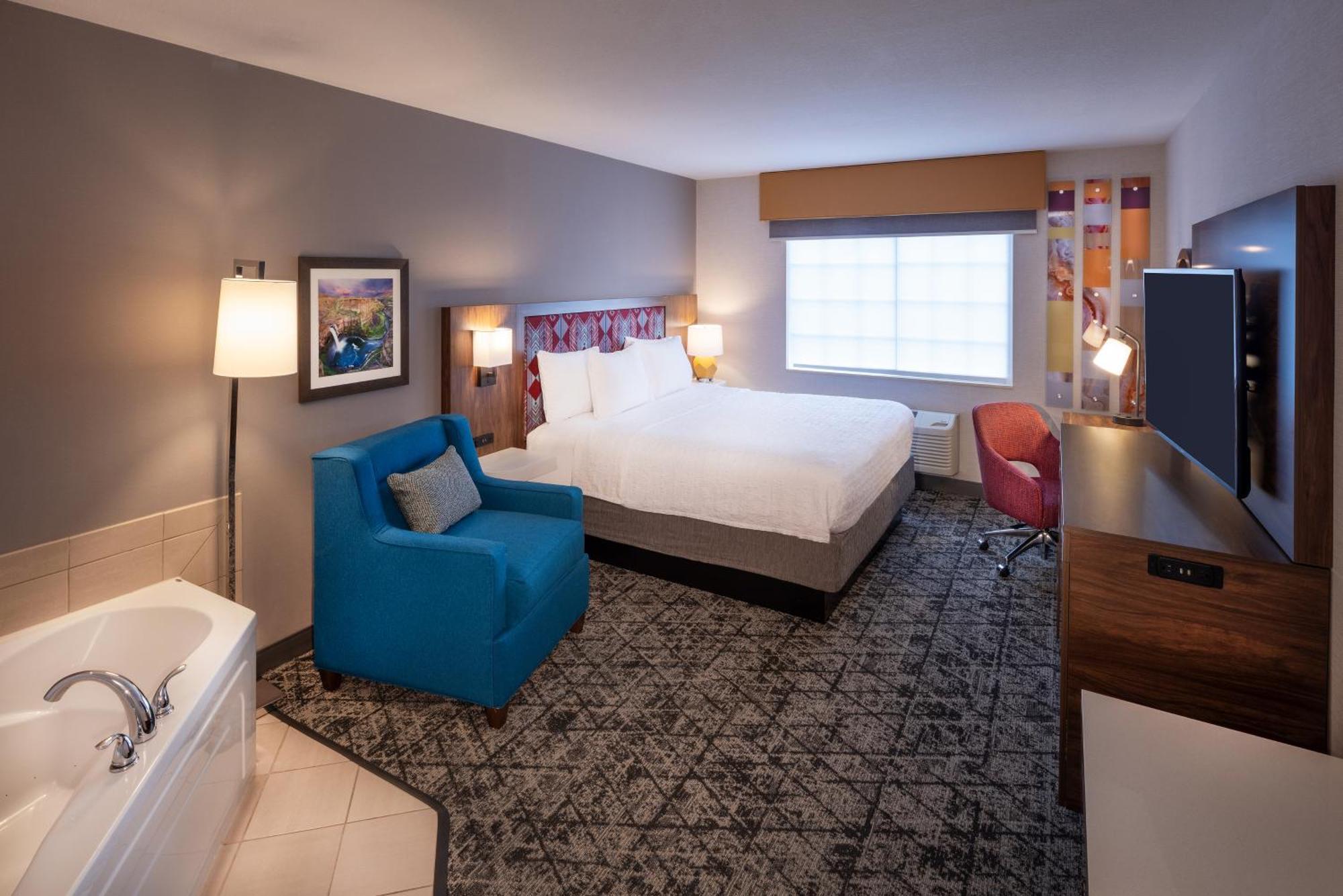 Hampton Inn Pullman Bagian luar foto