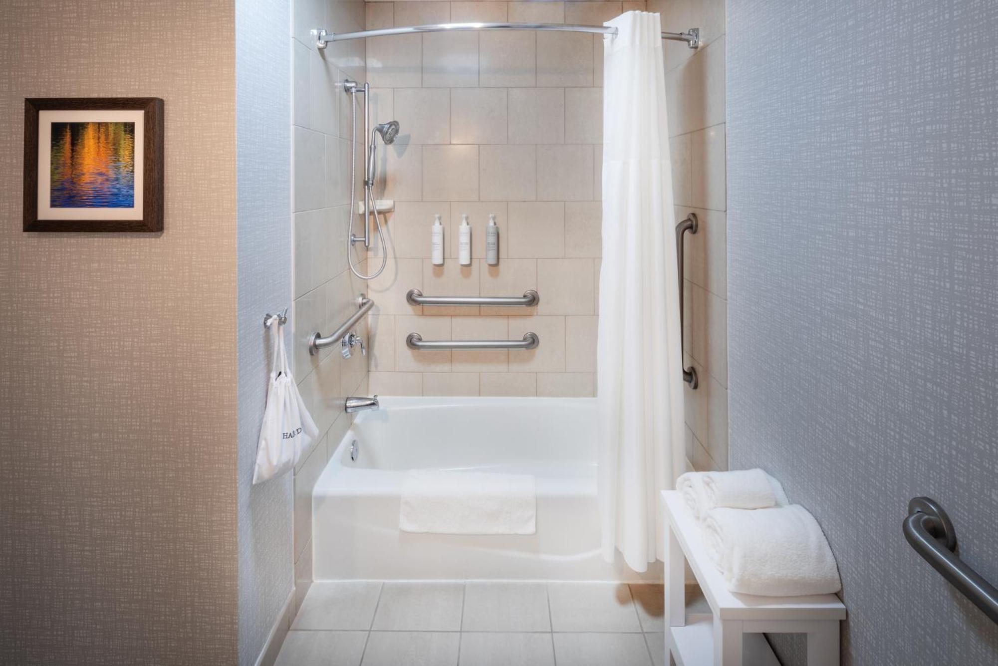 Hampton Inn Pullman Bagian luar foto