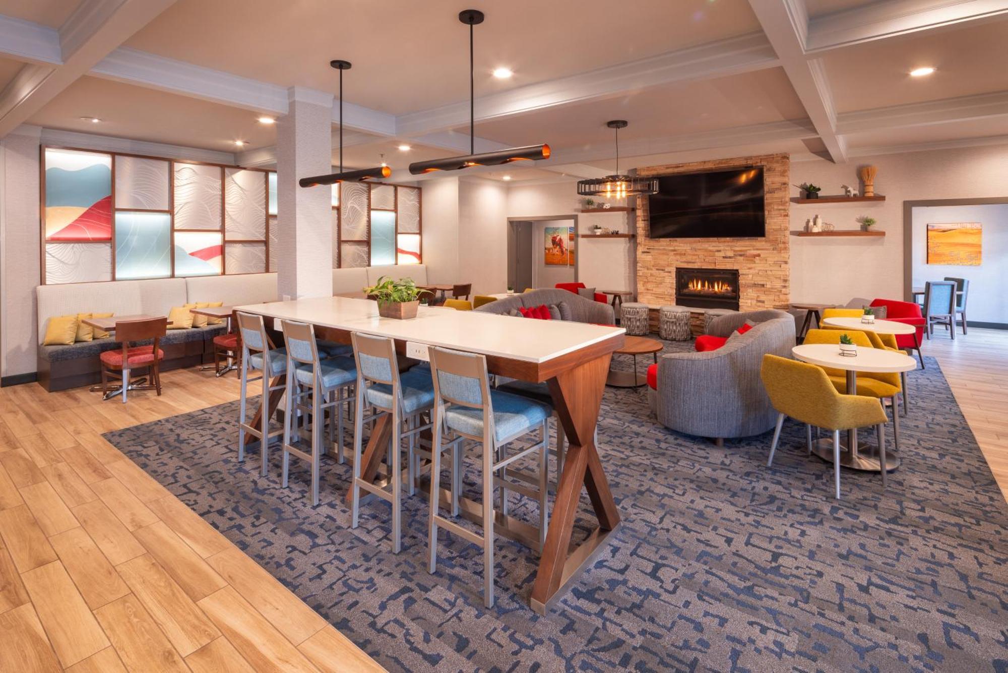 Hampton Inn Pullman Bagian luar foto