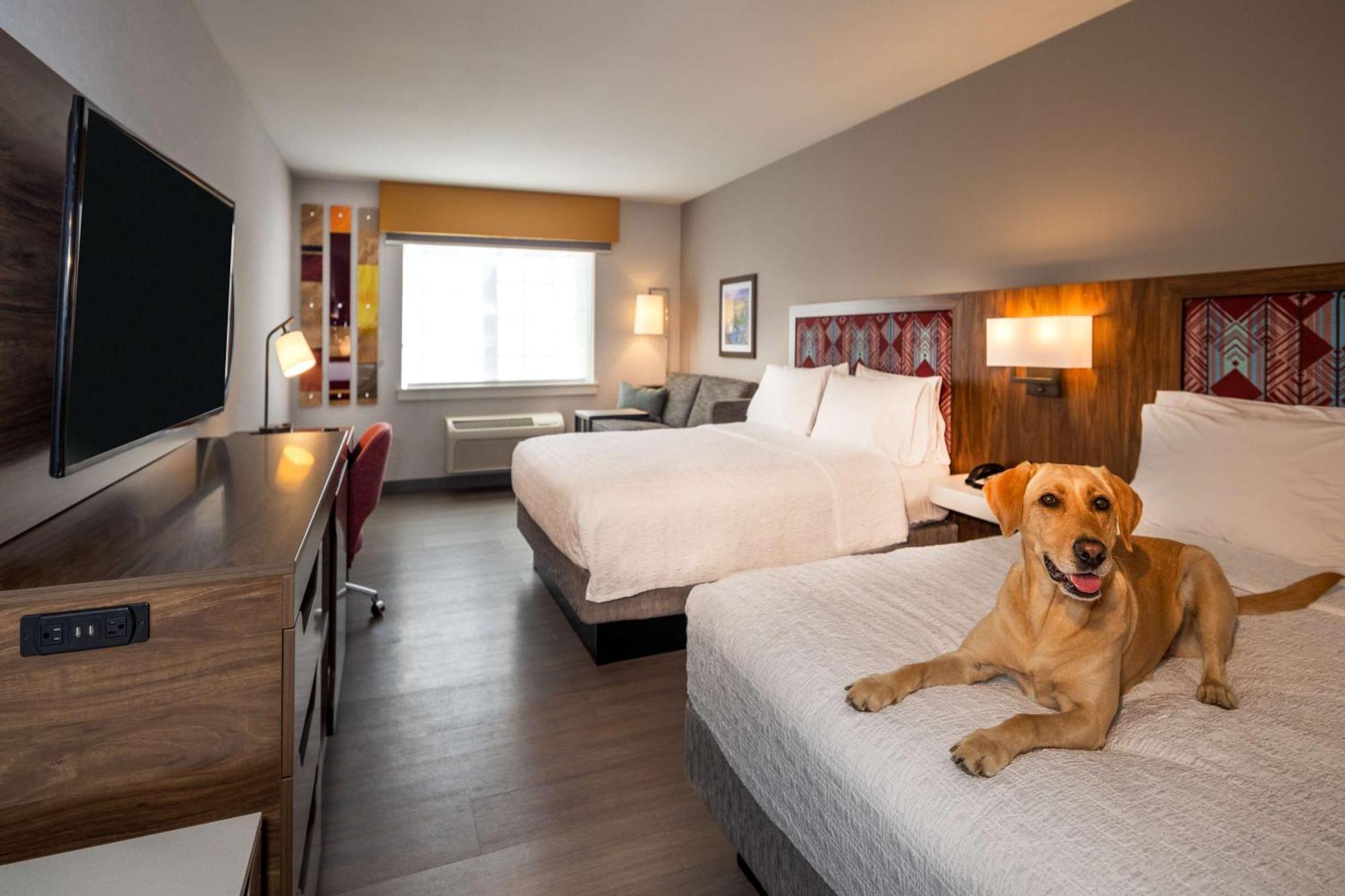 Hampton Inn Pullman Bagian luar foto