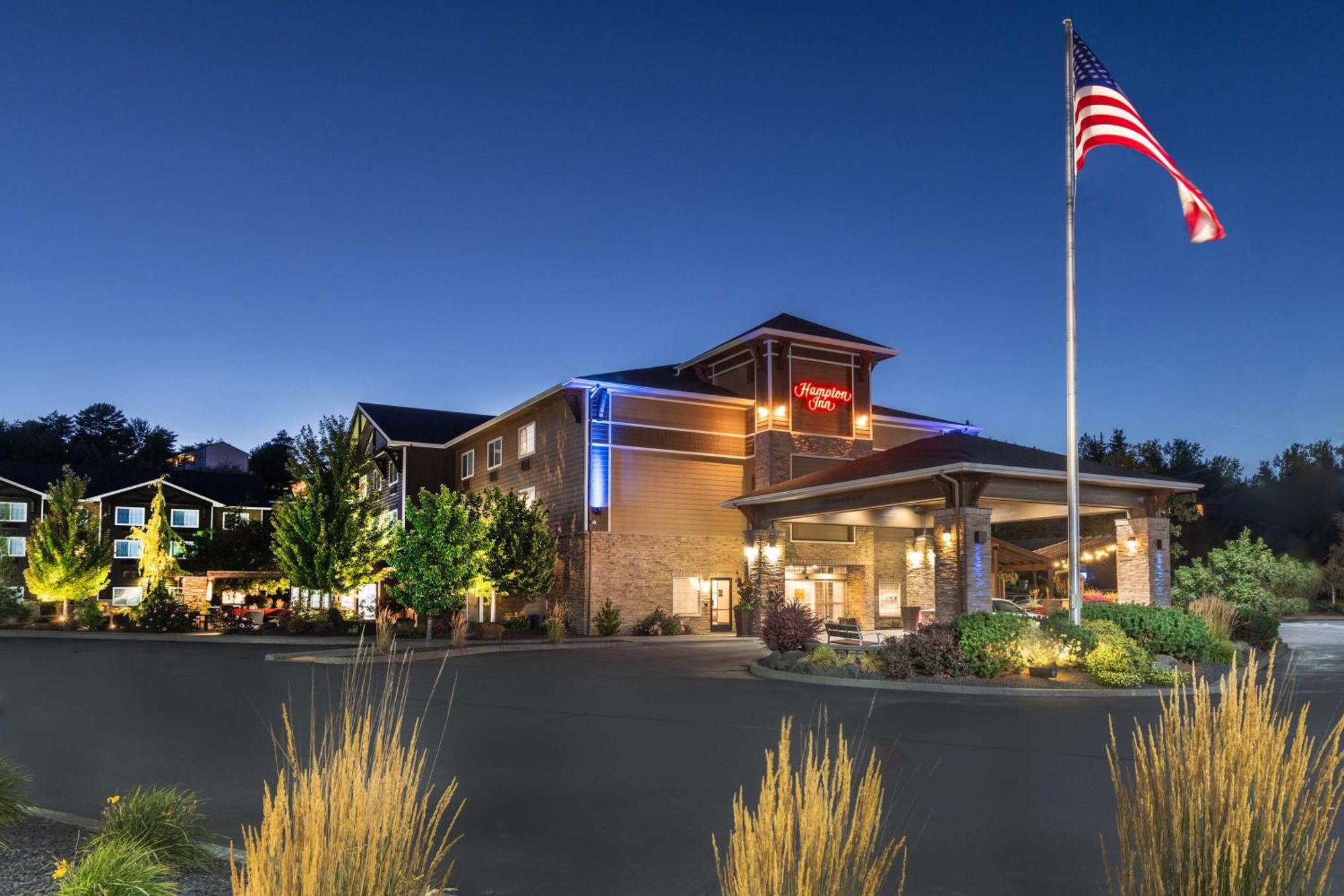 Hampton Inn Pullman Bagian luar foto