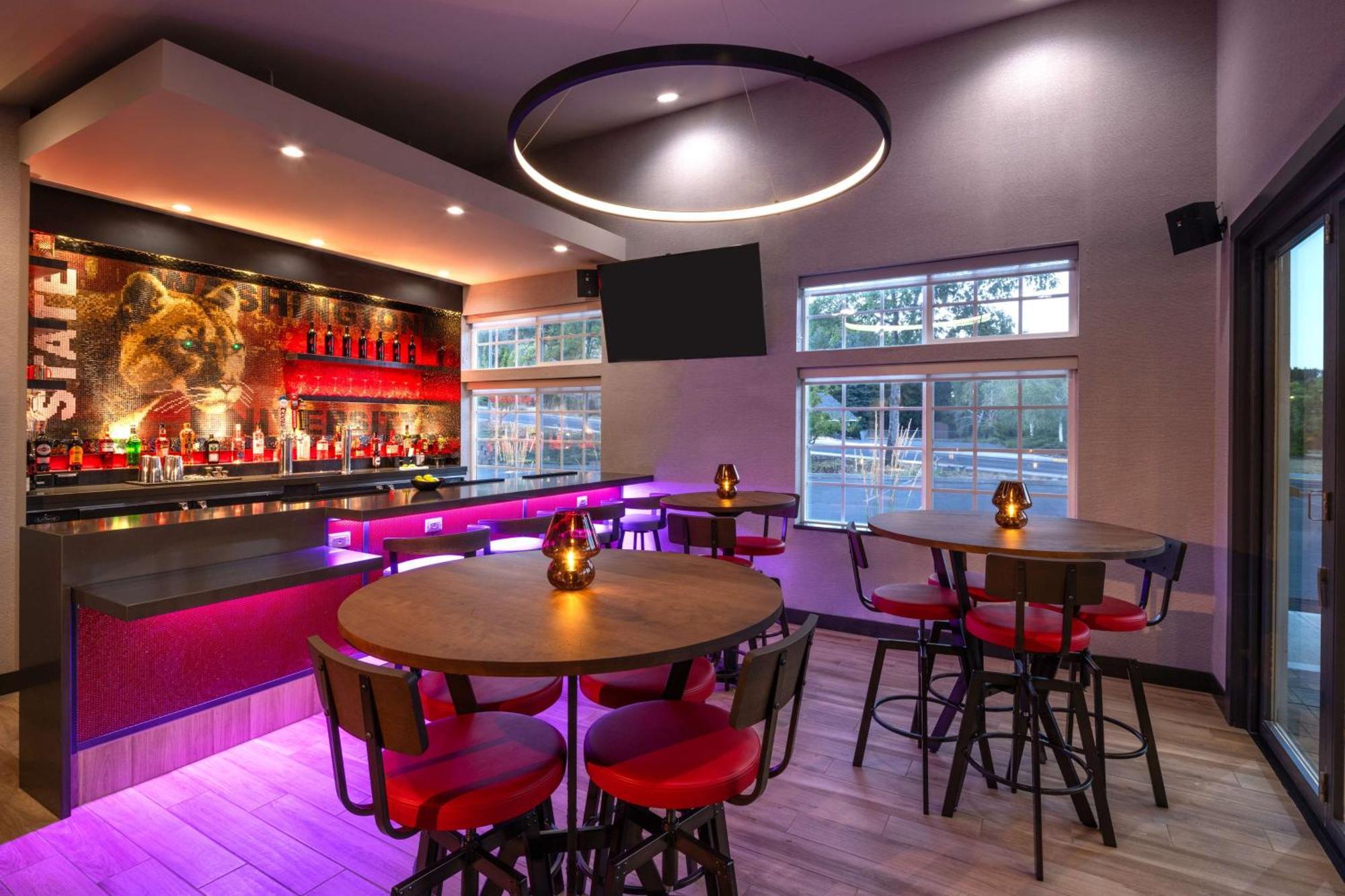 Hampton Inn Pullman Bagian luar foto
