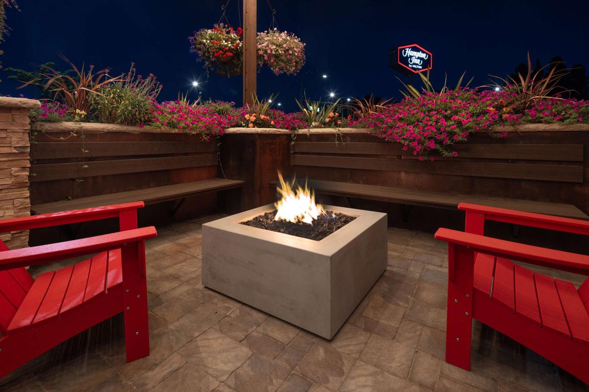 Hampton Inn Pullman Bagian luar foto