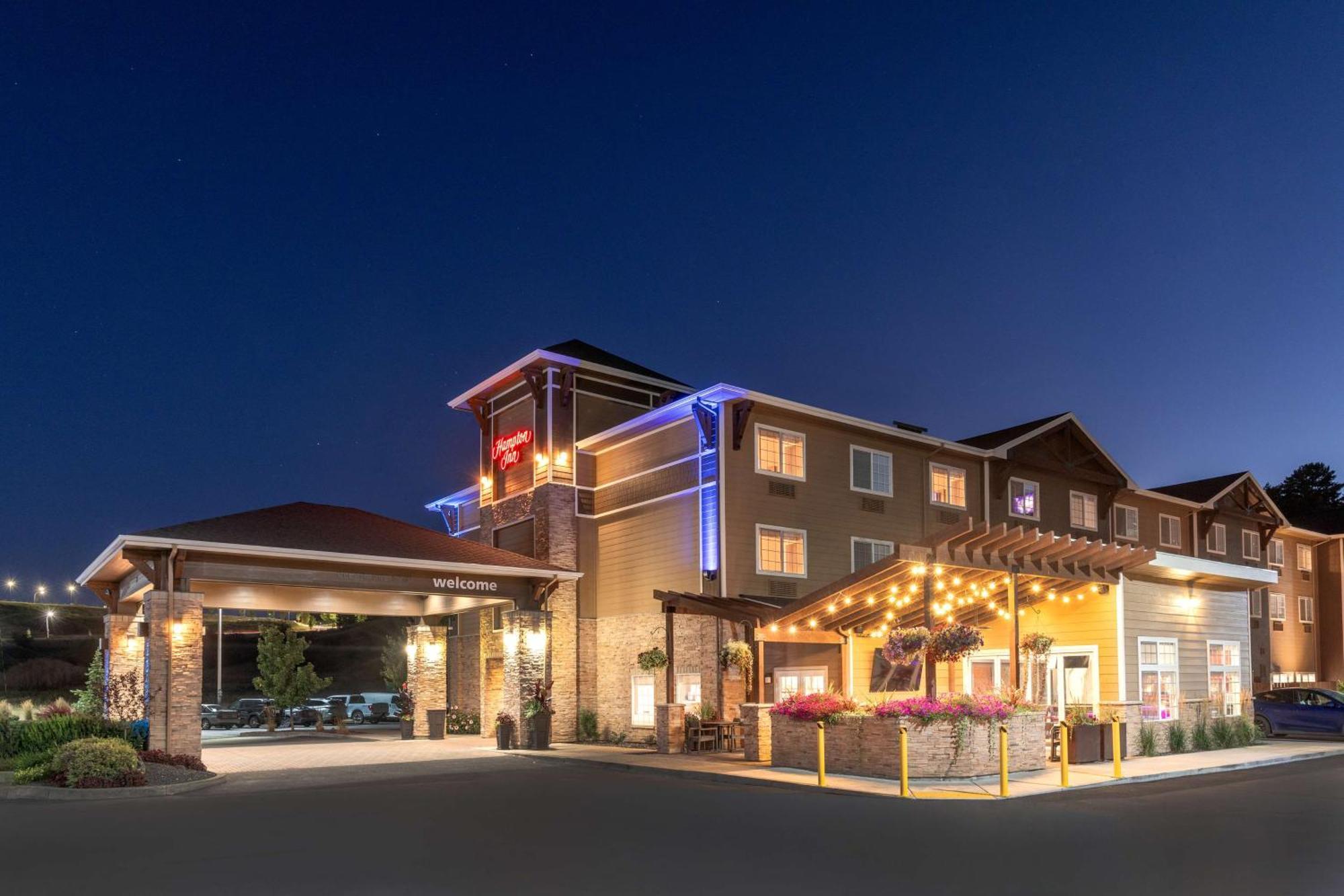 Hampton Inn Pullman Bagian luar foto